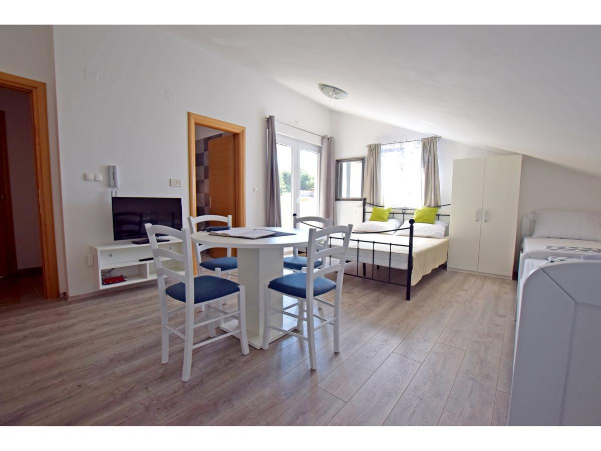 Apartman Branka Starigrad Paklenica Extérieur photo
